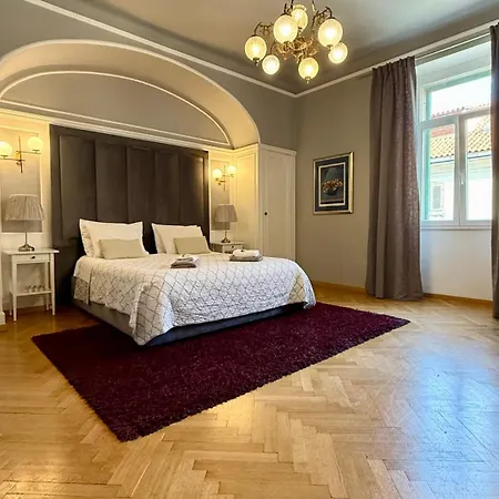 Riva Waterfront Апартаменти