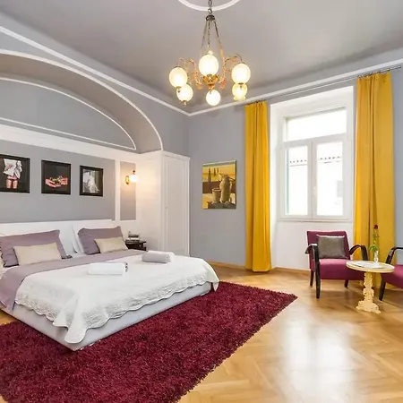 Riva Waterfront Апартаменти *